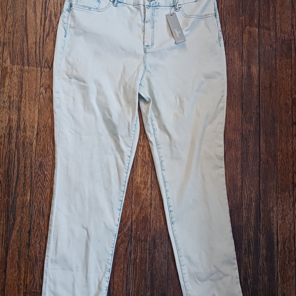 NWT CHICO'S *So Slimming * Jeggings , Sz 2.5 (14- Long) Faded Off-white To Blue - Picture 2 of 13